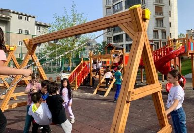 Jeux d’escalade et d’équilibre pour enfants — Elysee