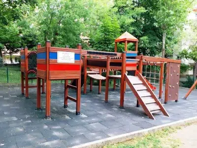Aire de jeux en bois — Elysee