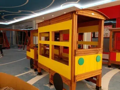Train de jeux en bois — Elysee