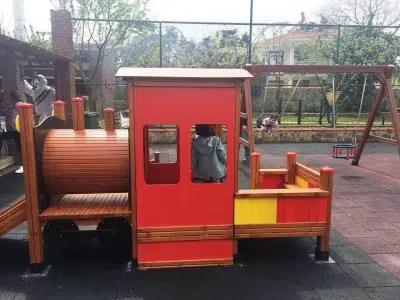 Train de jeux en bois — Elysee