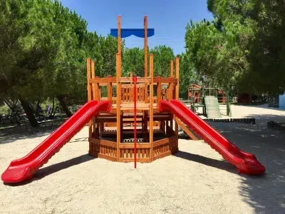 Aire de jeux en bois — Elysee
