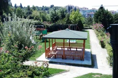 Kiosque de jardin en bois — Elysee