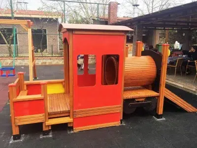 Train de jeux en bois — Elysee