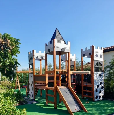 Château de jeux en bois — Elysee