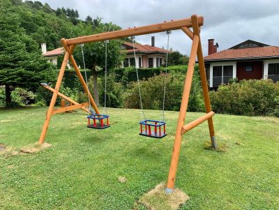 Balançoire double en bois — Elysee