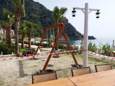 Portique de balançoires en bois — Elysee
