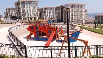 Structure de jeux en bois en forme de bateau — Elysee