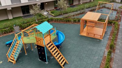 Vue aérienne d’une aire de jeux en bois — Elysee