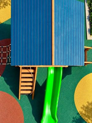 Détail du toit d’une maisonnette en bois — Elysee