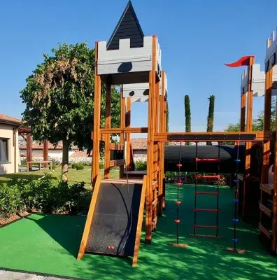 Château de jeux en bois — Elysee