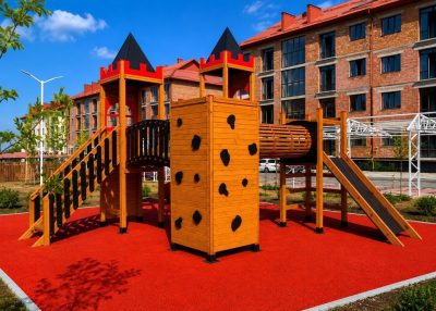 Aire de jeux en bois sur le thème du château — Elysee