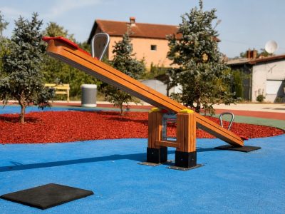 Balançoire à bascule en bois — Elysee