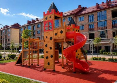 Aire de jeux en bois sur le thème du château — Elysee