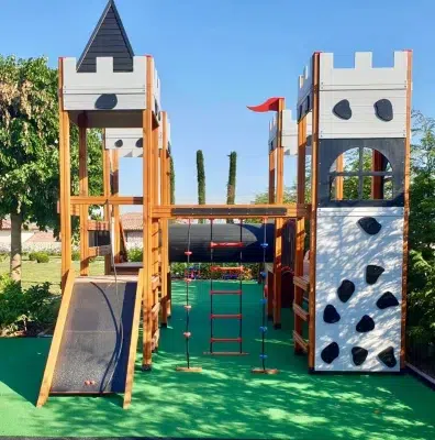 Château de jeux en bois — Elysee